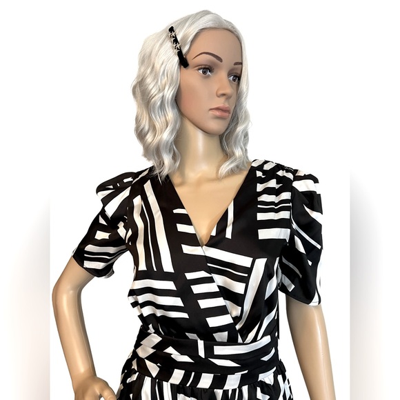 Karl Lagerfeld NWT Size 2 Black White Short Sleeve Ruffle Hem Mini Dress  (0483) - Picture 4 of 14